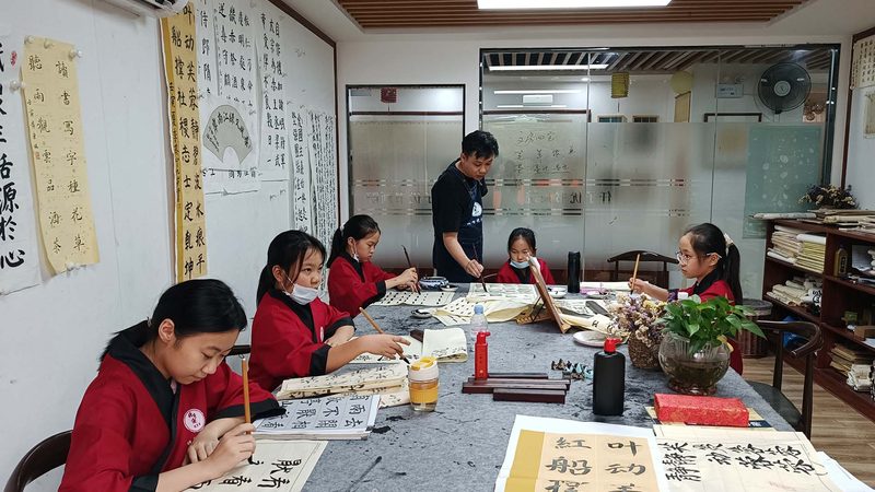 成人高考学历适合以下人群：