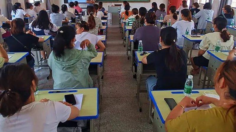 学历教育与技能培训：本质区别与选择指南**