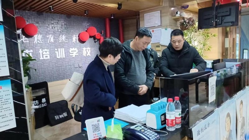 企业培训与拓展培训：上海职场人士的两大提升路径